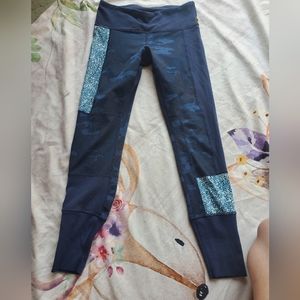Lululemon athletica size 6 leggings  in blue